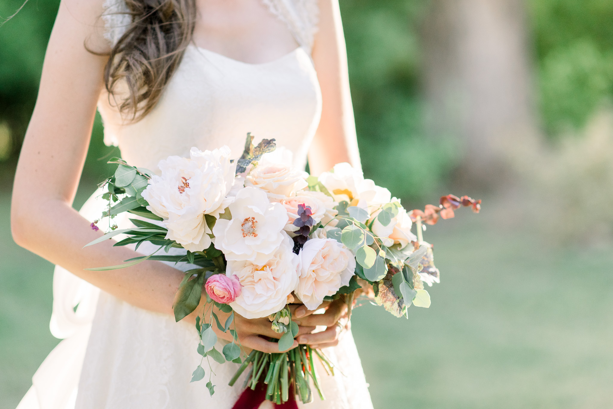 Medella Vina Wedding Photo of Classic White Bride and Bouquet | Tucson Wedding Photographer | West End Photography